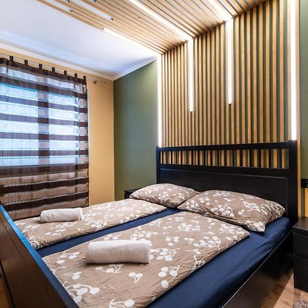 Grand Apartmanhaz Дьєнешдіаш Екстер'єр фото