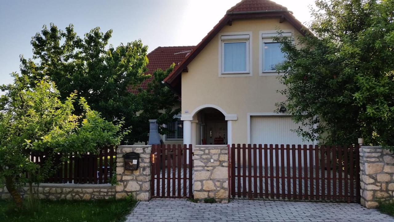 Grand Apartmanhaz Дьєнешдіаш Екстер'єр фото