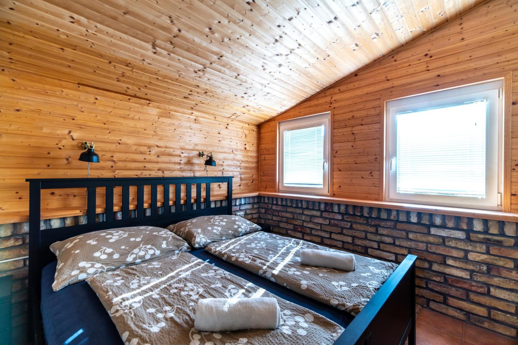 Grand Apartmanhaz Дьєнешдіаш Екстер'єр фото