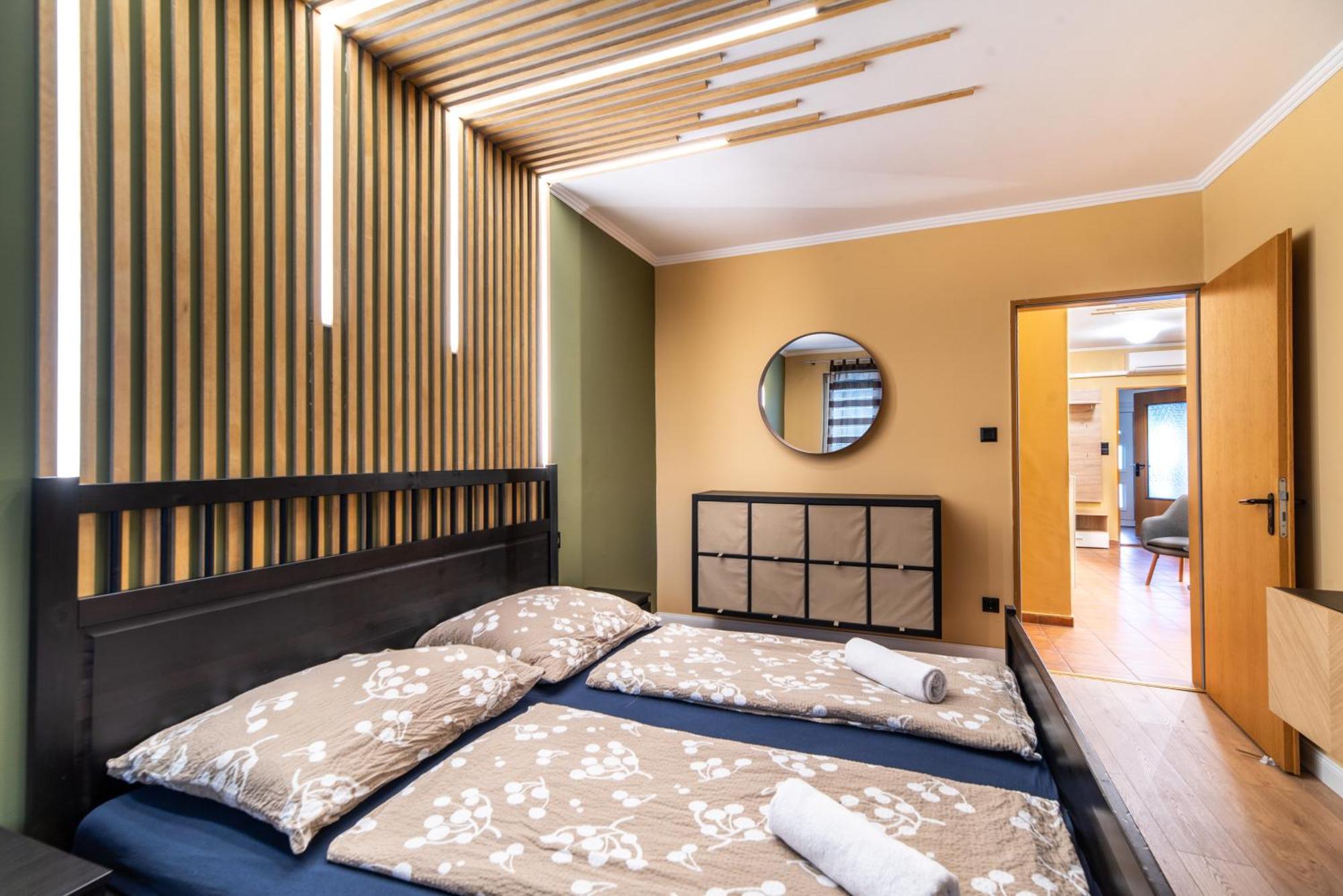 Grand Apartmanhaz Дьєнешдіаш Екстер'єр фото